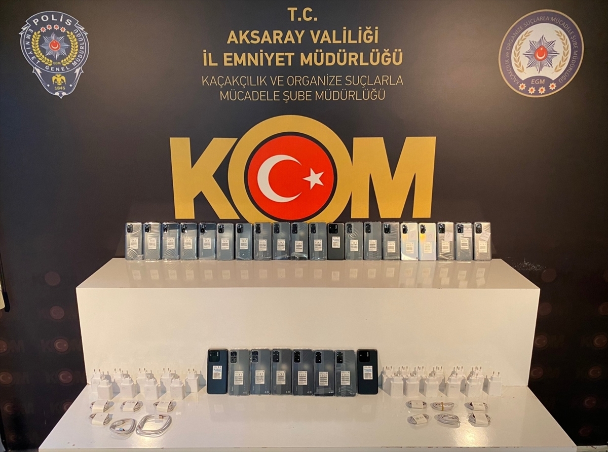 Aksaray'da Gümrük Kaçağı 30 Cep Telefonu Ele Geçirildi