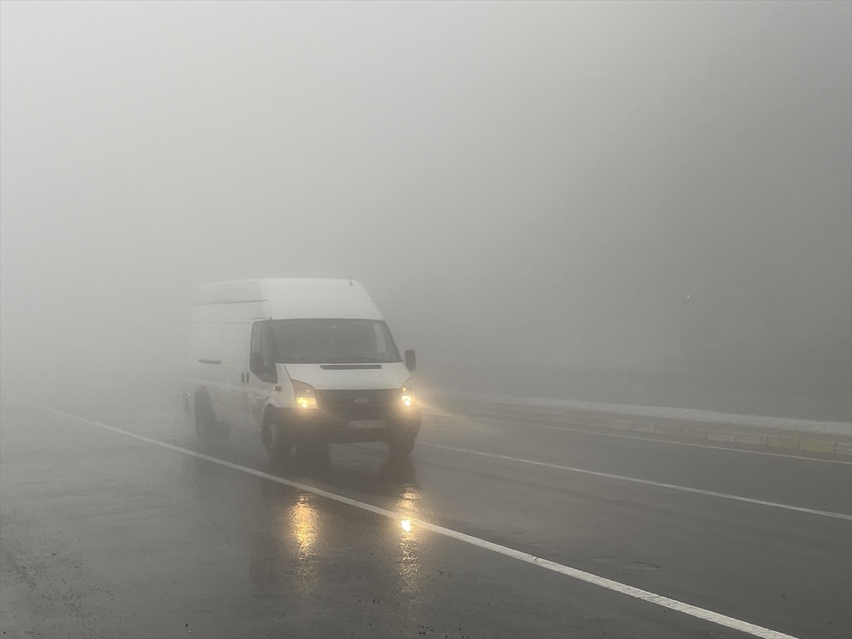 Bolu Dağı'nda Sis Ve Sağanak Ulaşımı Etkiliyor