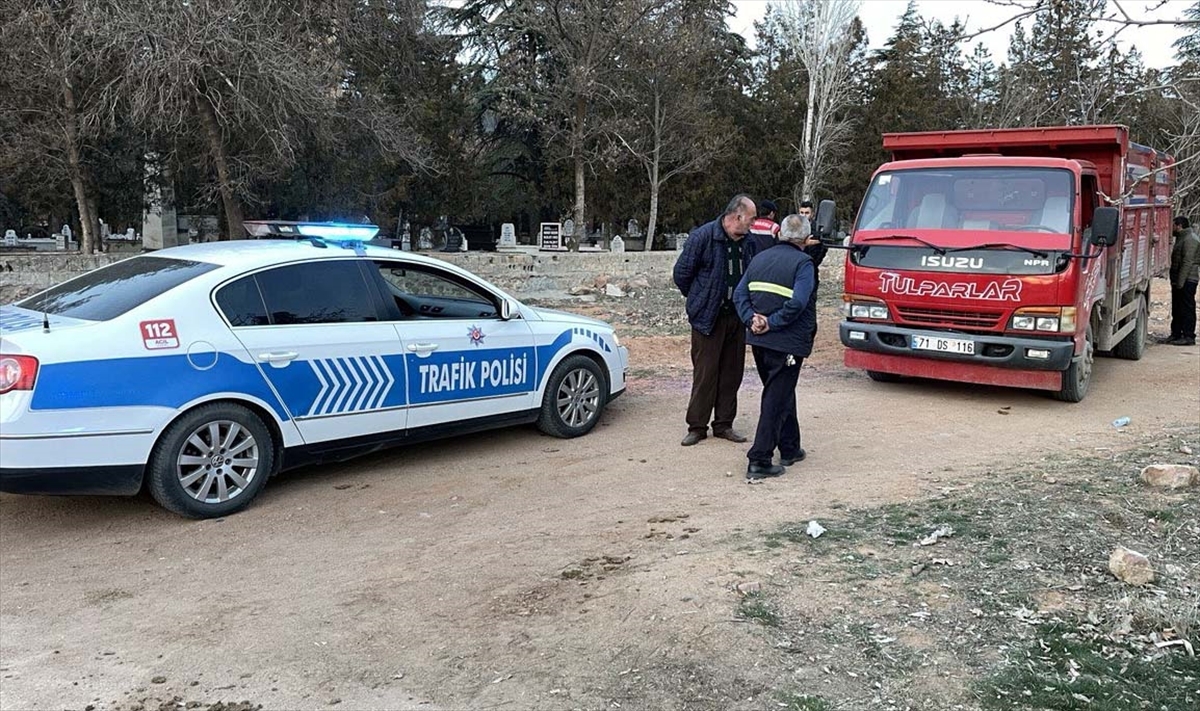 Kırıkkale'de Kamyonet İle Çarpışan Motosikletin Sürücüsü Öldü