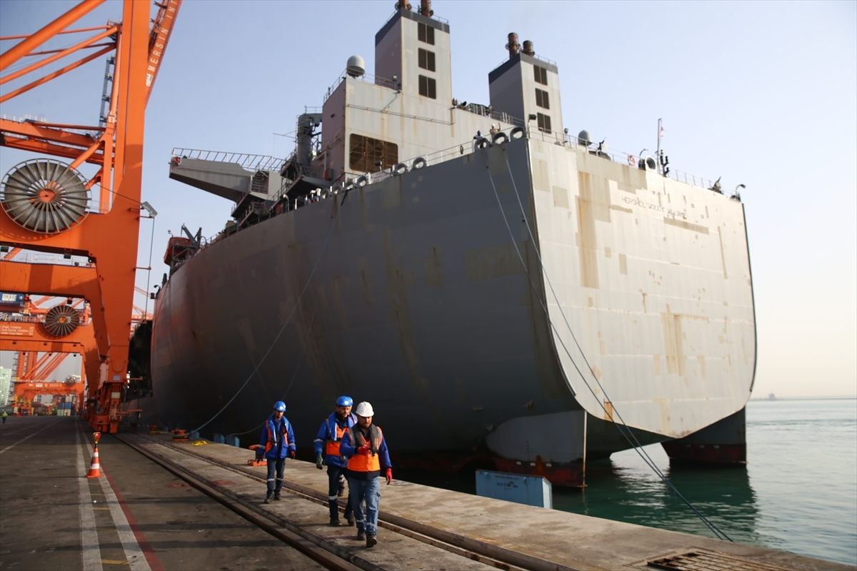İnsani Yardım Malzemeleri Taşıyan ABD Gemisi Mersin Limanı'na Geldi