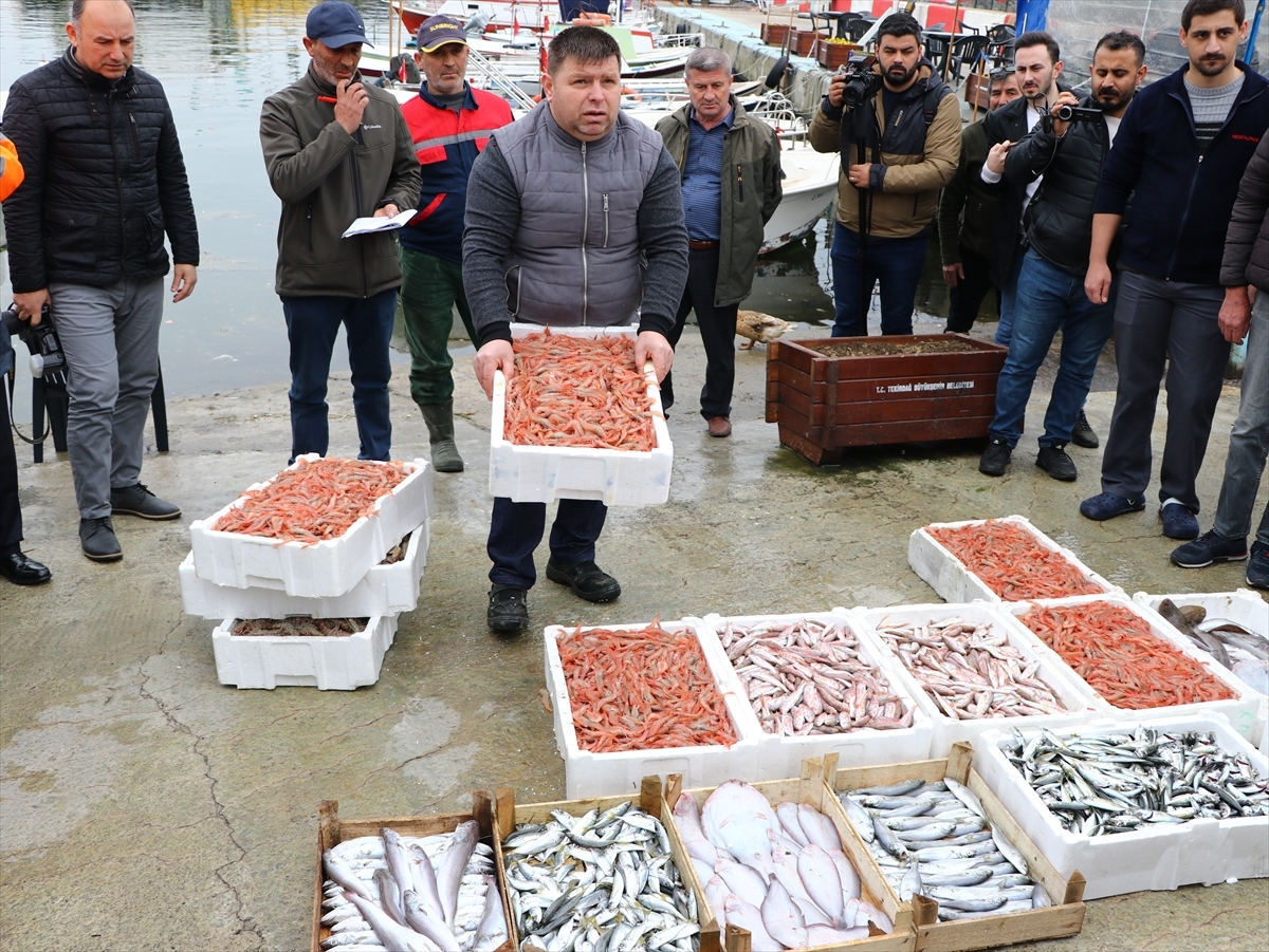 Tekirdağlı Balıkçılar Depremzedeler İçin 