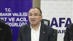 Adalet Bakanı Bozdağ, İslahiye İlçesinde Kurulan Konteyner Kenti Ziyaret Etti