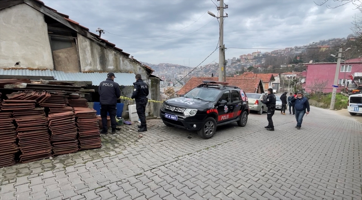 Evinde Silahla Vurulan Kadın Hastaneye Kaldırıldı