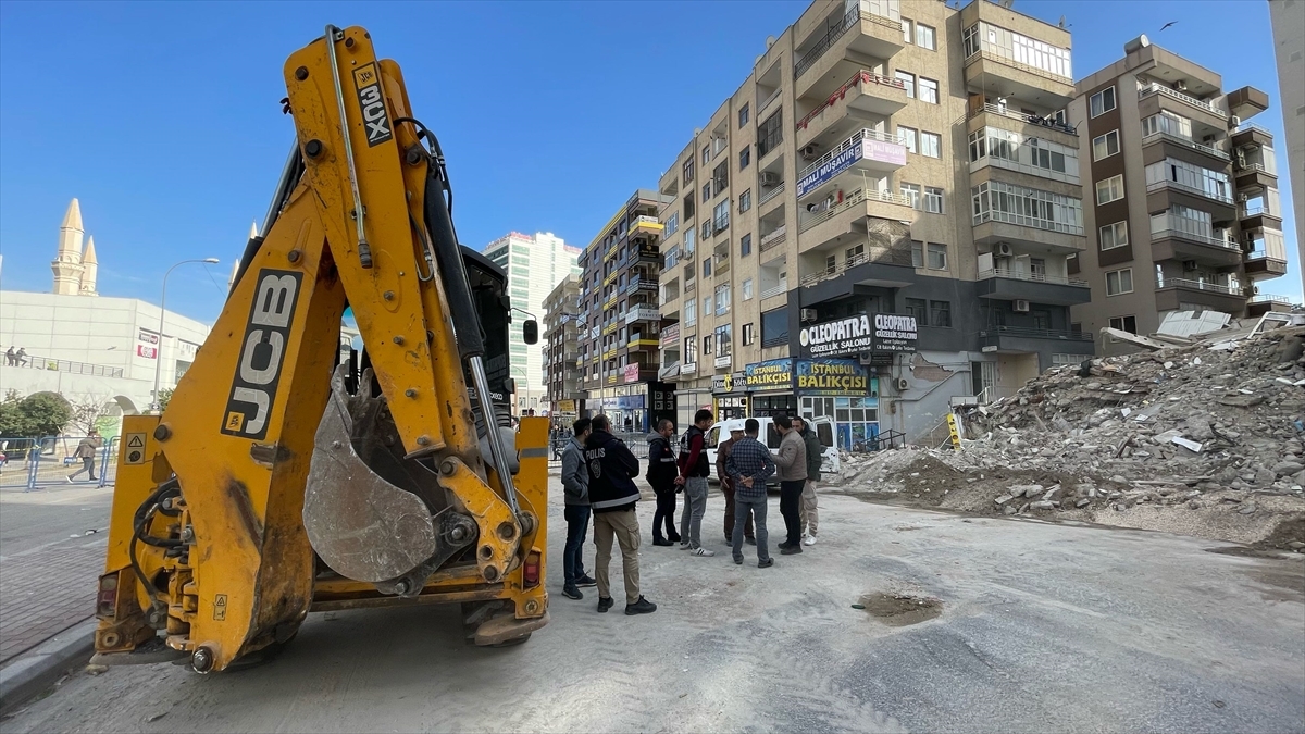 Şanlıurfa'da Yıkılan 6 Katlı Binanın Enkazı Kaldırıldı