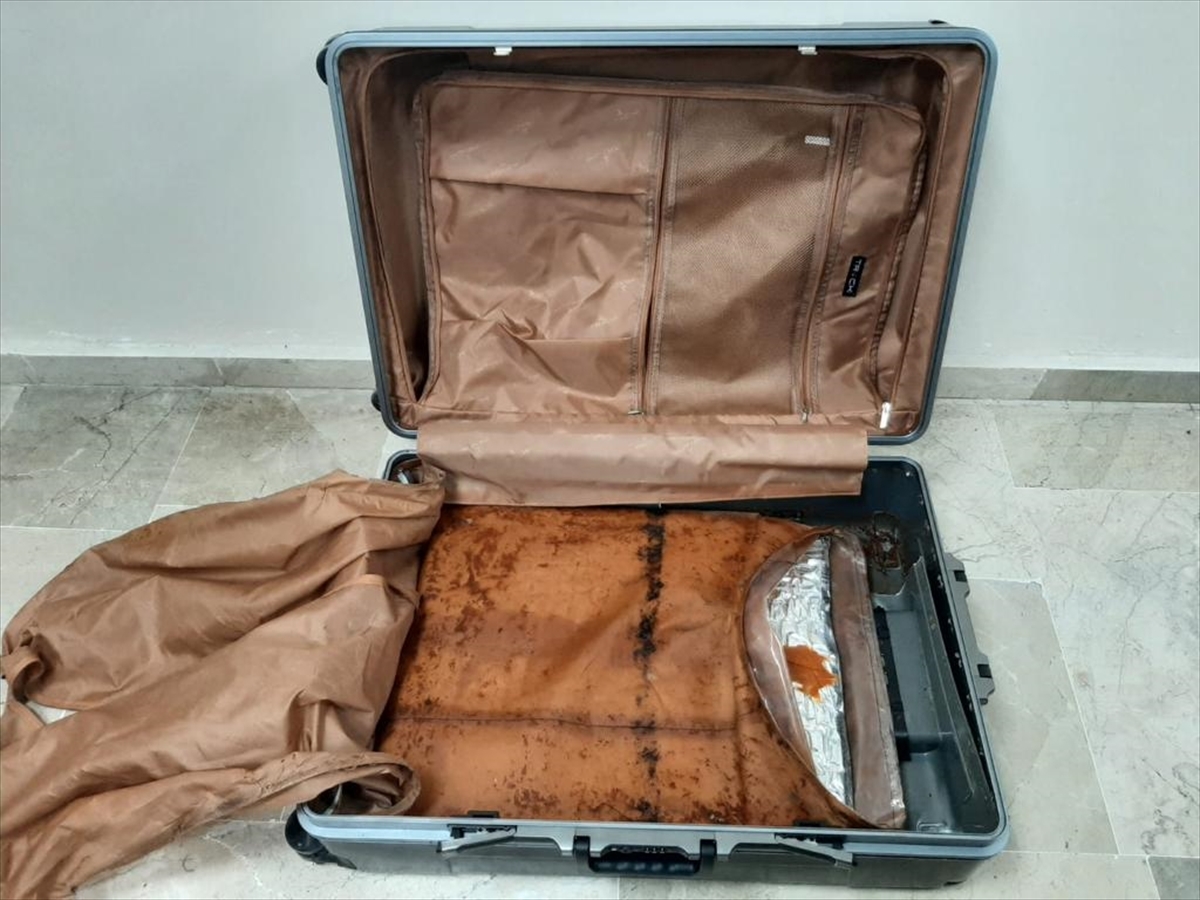 Sivas'ta Valizinde 4,5 Kilogram Esrar Ele Geçirilen Şüpheli Yakalandı