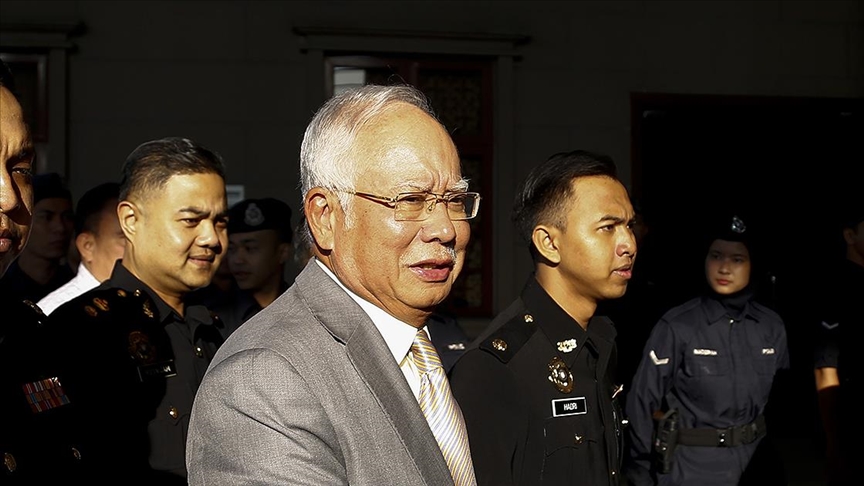 Malezya'da eski Başbakan Muhyiddin Yolsuzluk ve Kara Para Aklama Suçlamasıyla Mahkemeye Çıktı