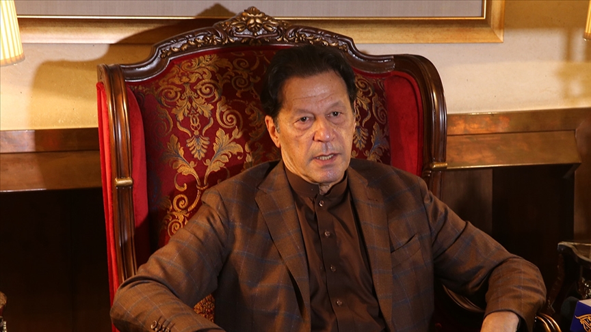 Pakistan'da Eski Başbakan Han hakkında İki Ayrı Tutuklama Kararı Verildi