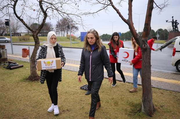 Depremzede Genç Yazar İçin Çadır Kentte İmza Günü Düzenlendi