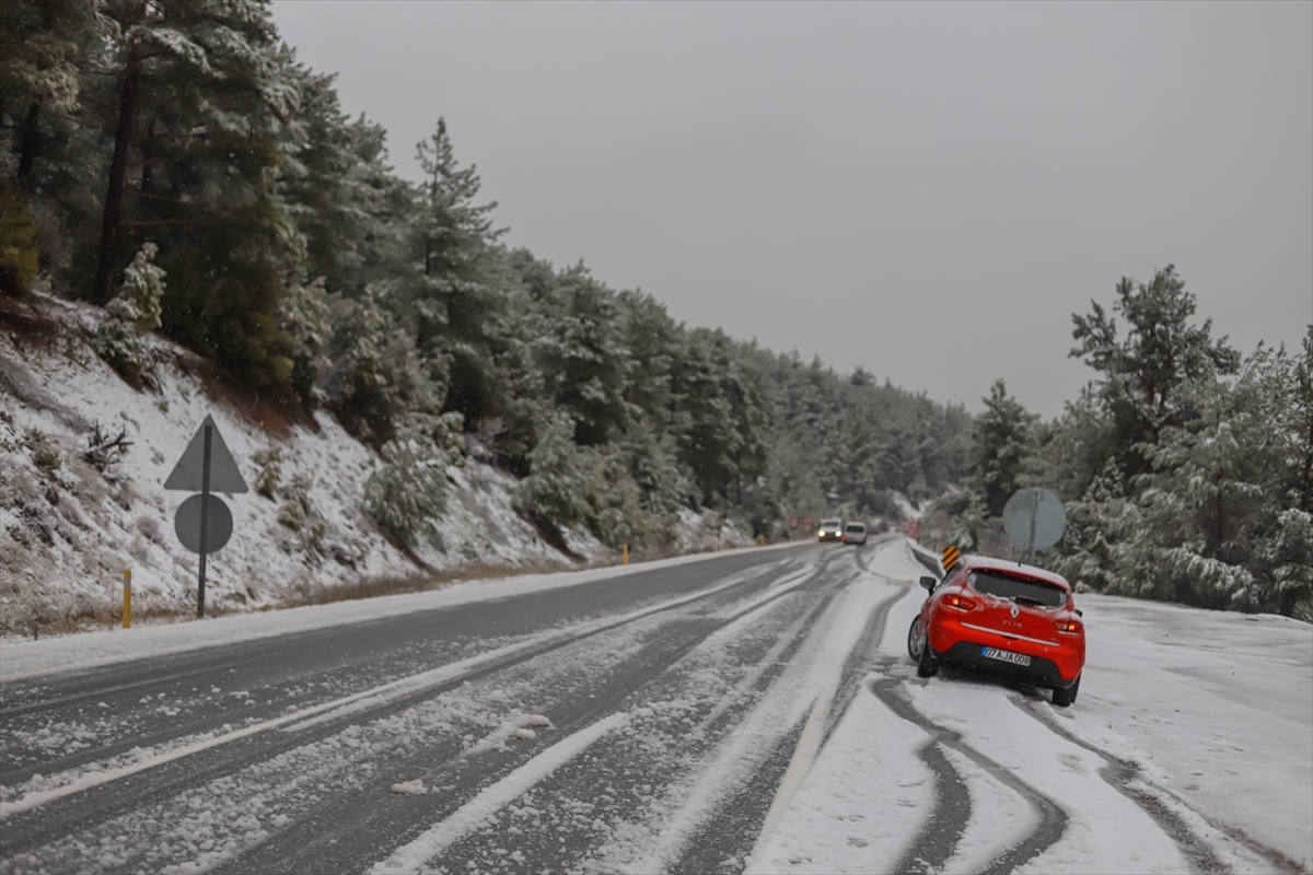 Antalya-Konya Kara Yolu Tırların Geçişine Kapatıldı