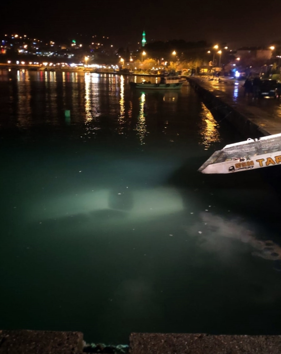Sinop’ta Denize Düşen Otomobilin Sürücüsü Kendi İmkanlarıyla Kıyıya Çıktı