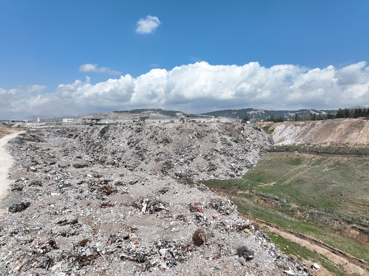 Adıyaman'da Enkaz Döküm Alanı Havadan Görüntülendi