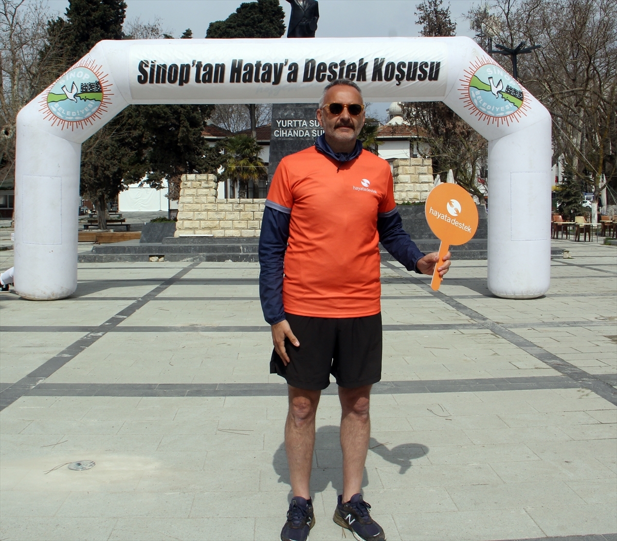 İş İnsanı Depremzedelere Bağış Toplamak Amacıyla Sinop'tan Hatay'a Koşuyor