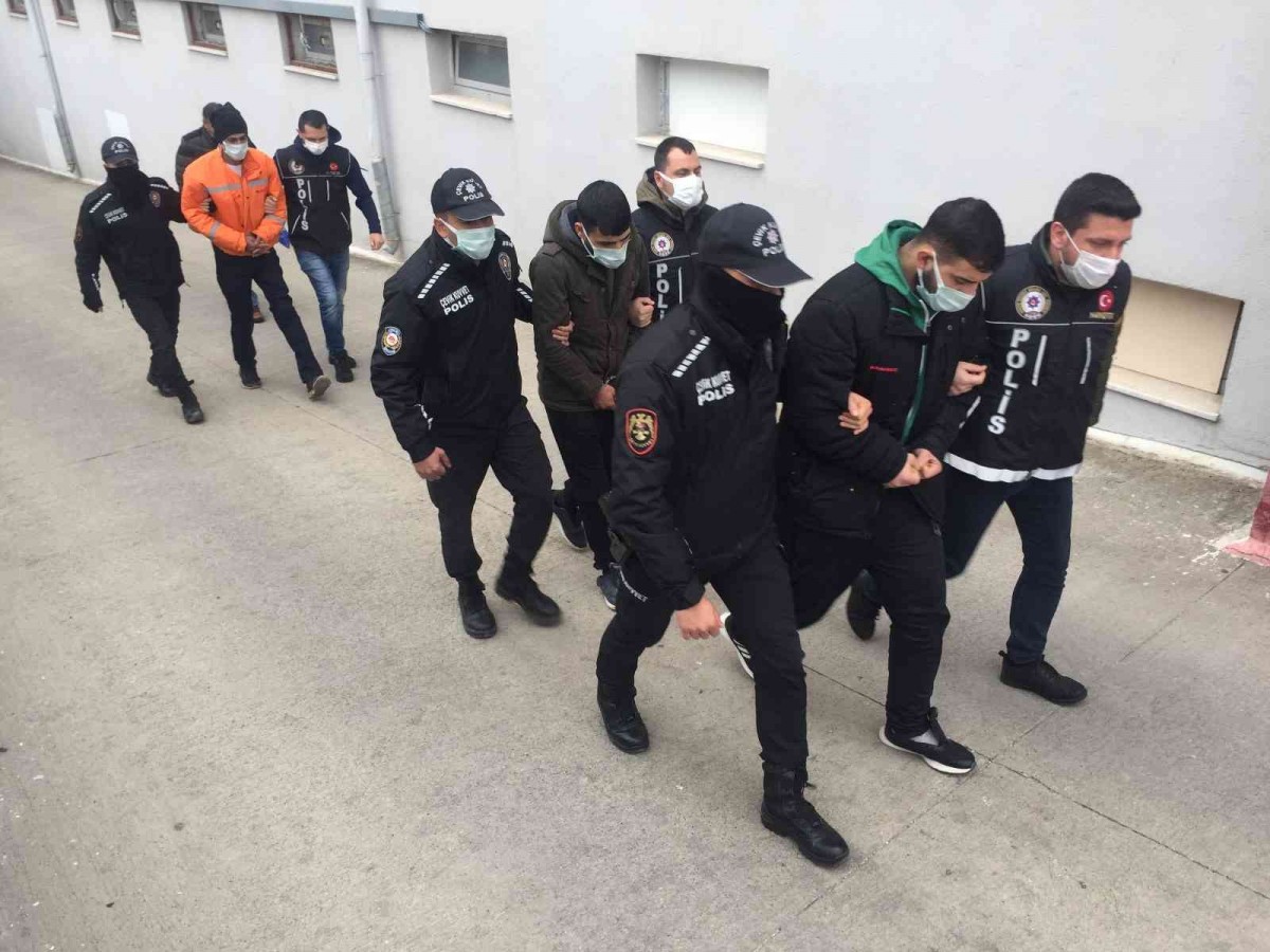 Adana'da Kuş Kulübesinde Uyuşturucu Saklayıp Sattığı Öne Sürülen Zanlı 15 Yıl Hapisle Yargılanacak