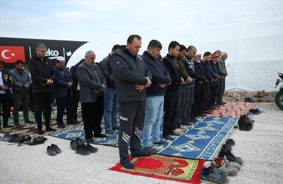 Malatya'daki Konteyner Kentte Ramazanın İlk Cuma Namazı Kılındı