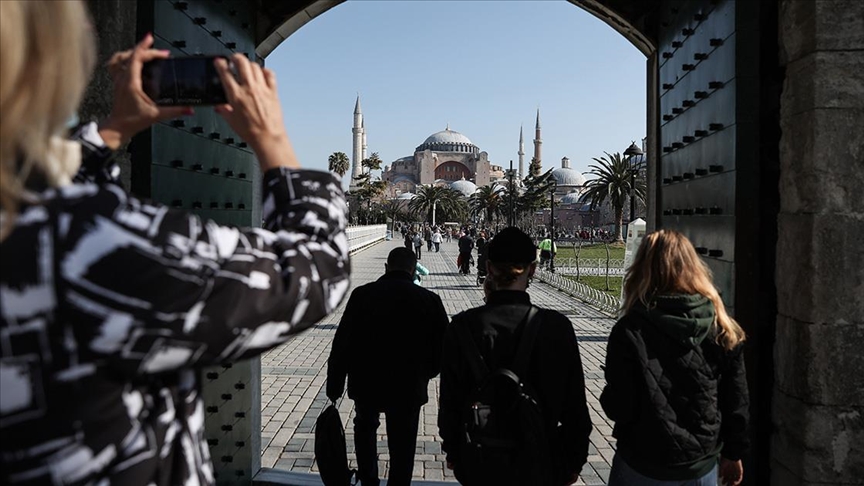Türkiye Bu Yılın İlk 2 Ayında Yaklaşık 4 Milyon Yabancı Ziyaretçiyi Ağırladı