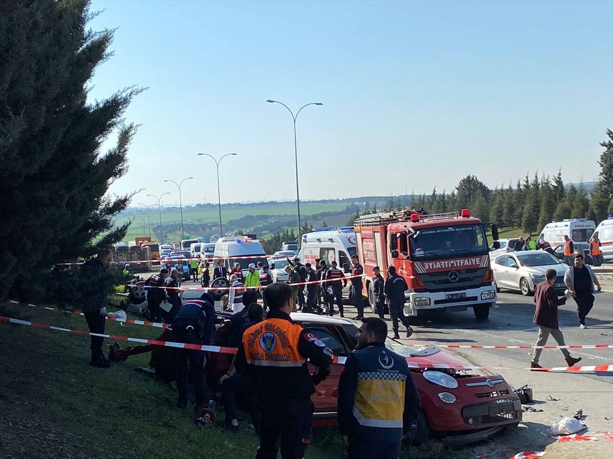 İstanbul'da TEM Otoyolu'ndaki Kazada 6 Kişi Hayatını Kaybetti