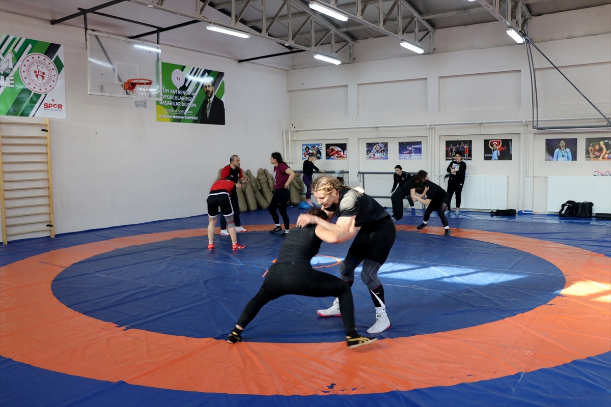 Kadın Güreş Milli Takımı  Avrupa Şampiyonası Hazırlıkları İçin Edirne'de Kampa Girdi