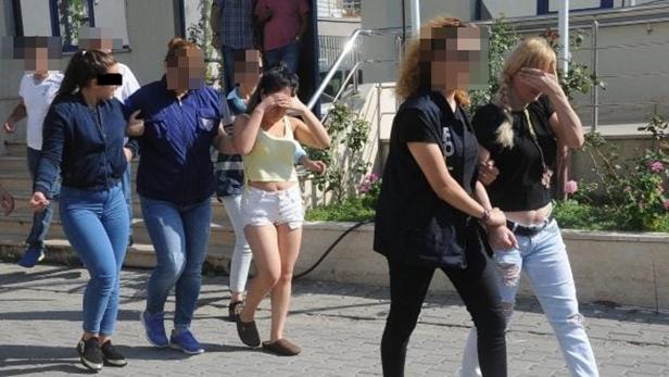 Mersin'de Fuhuş Operasyonunda 11 Zanlı Tutuklandı