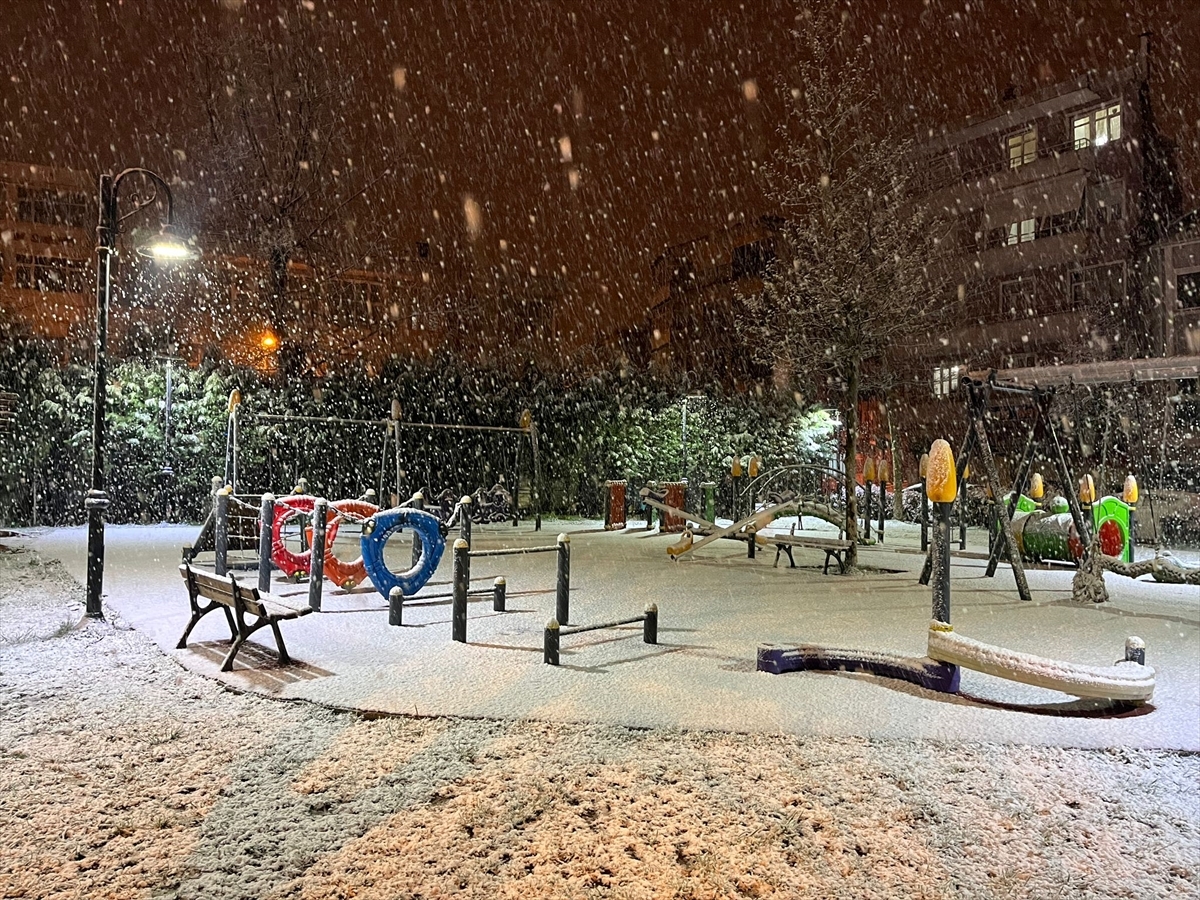 Sakarya Kent Merkezi ve İlçelerinde Kar Etkili Oluyor