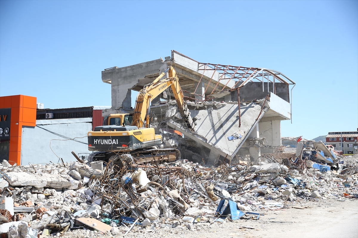 Hatay'da Bina Yıkım Ve Enkaz Kaldırma Çalışmaları 51 Mahallede Sürüyor