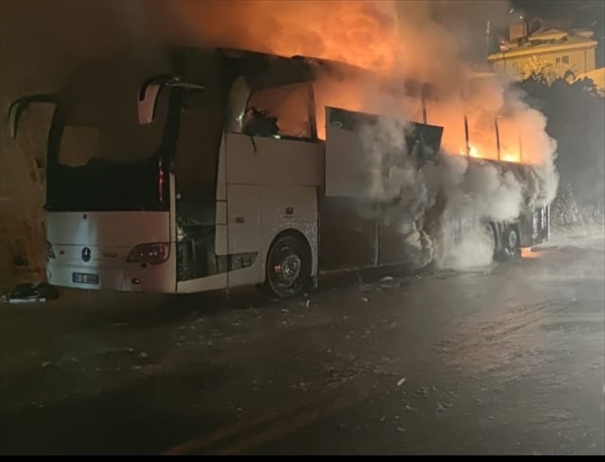 Trabzon'da Polisleri Taşıyan Otobüs Yandı