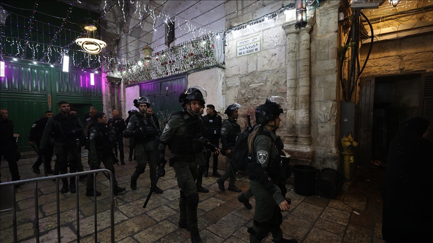 İsrail Polisi İşgal Altındaki Doğu Kudüs'te Bulunan Mescid-i Aksa'ya Baskın Düzenledi