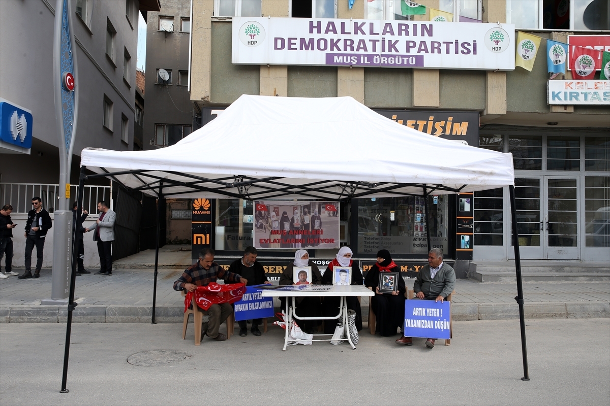 Muşlu Aileler Çocukları İçin HDP Önündeki Eylemlerini Sürdürdü