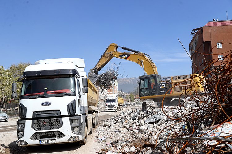 Hatay Samandağ'daki Molozlar Ayrıştırılıp Kalıcı Depolama Alanlarına Götürülecek