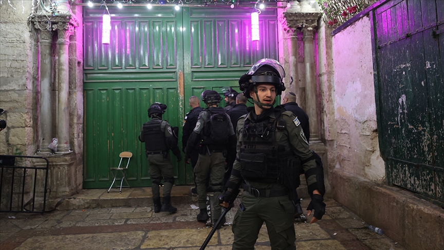 İsrail Polisi, Sabah Namazı İçin Mescid-i Aksa'ya Giden Gruba Müdahale Etti