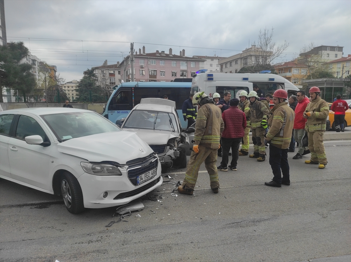 Kartal'daki Trafik Kazasında 4 Kişi Yaralandı