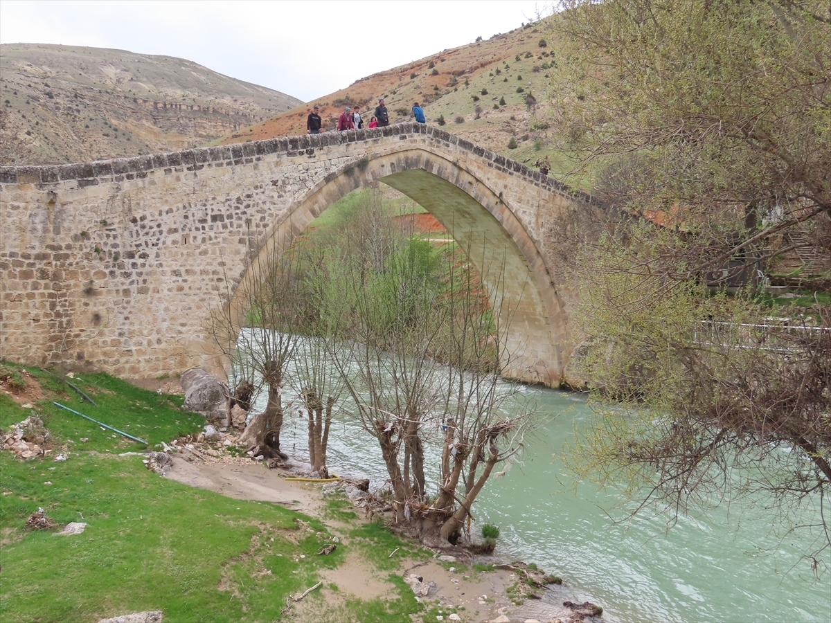 Doğa Tutkunları Çemişgezek'in Tarihi ve Doğal Güzelliklerini Gezdi