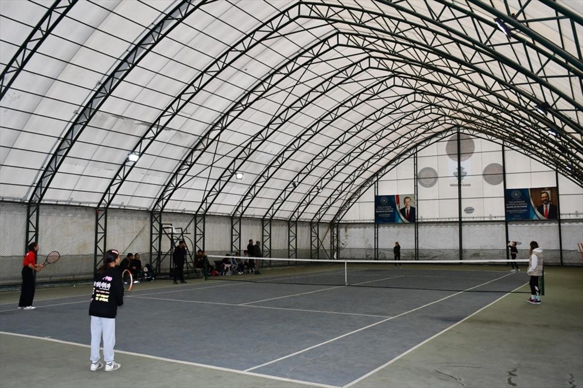 Okul Sporları Yıldızlar Tenis Bölge Birinciliği Müsabakaları, Şırnak'ta Sürüyor