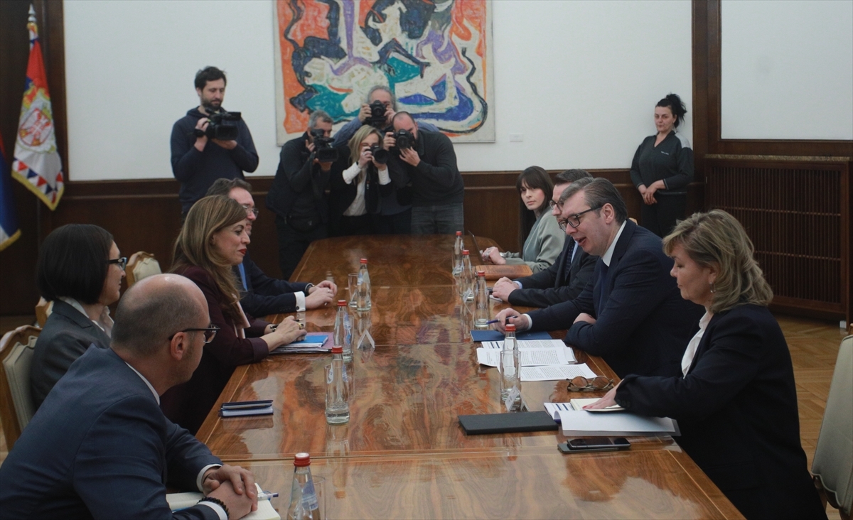 Sırbistan Cumhurbaşkanı Vucic, BM Özel Temsilcisi ve UNMIK Şefi Ziadeh'yi Kabul Etti