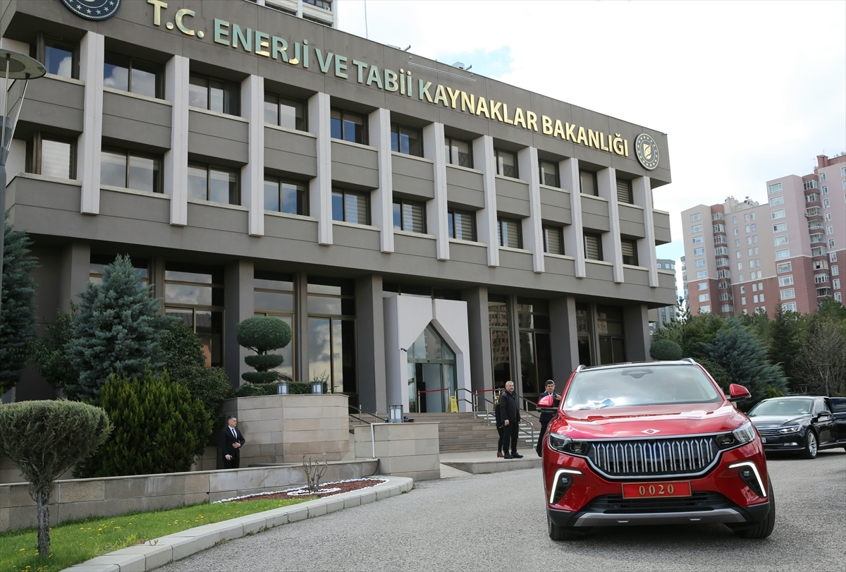 Bakan Dönmez, Togg İle İlk Yerli Otomobil Devrim'in Üretildiği Eskişehir'e Gitti