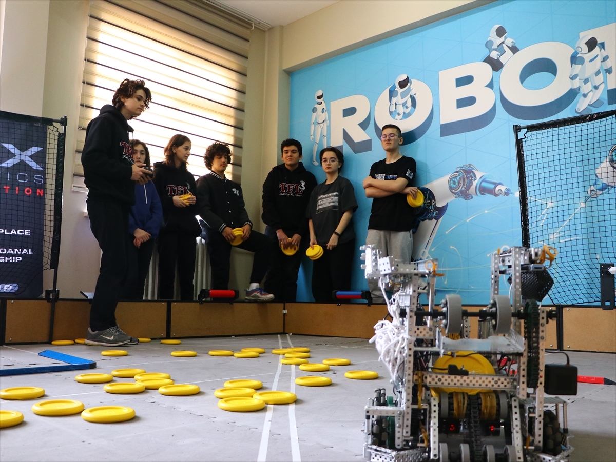 Lise Öğrencileri Tasarladıkları Robotla Dünya Şampiyonasında Türkiye'yi Temsil Edecek 
