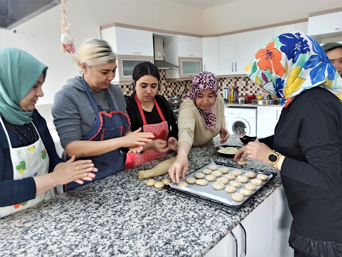 Osmaniye'de Geleneksel Bayram Lezzeti Kömbe Depremzedeler İçin Ğişiriliyor