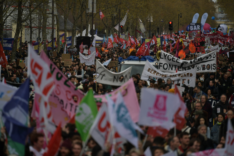 Fransa'da Emeklilik Reformuna Karşı 12. Kez Kitlesel Gösteriler Düzenleniyor