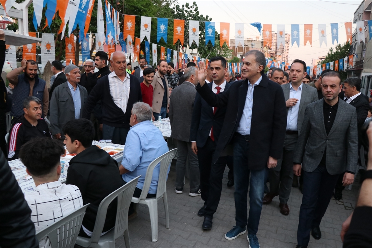 AK Parti Sözcüsü Ömer Çelik Adana'da İftarda Konuştu