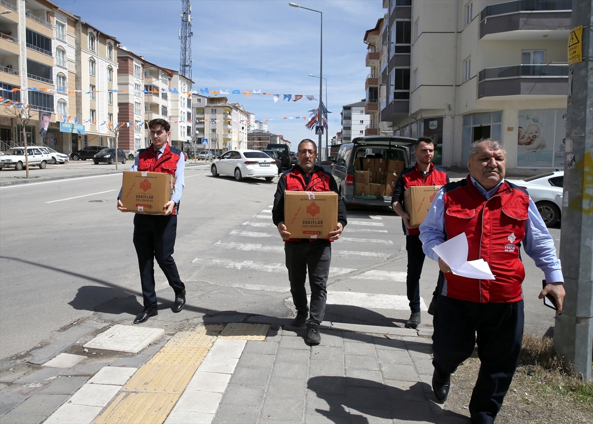 Sivas Vakıflar Bölge Müdürlüğünden 500 Depremzede Aileye Kuru Gıda Yardımı