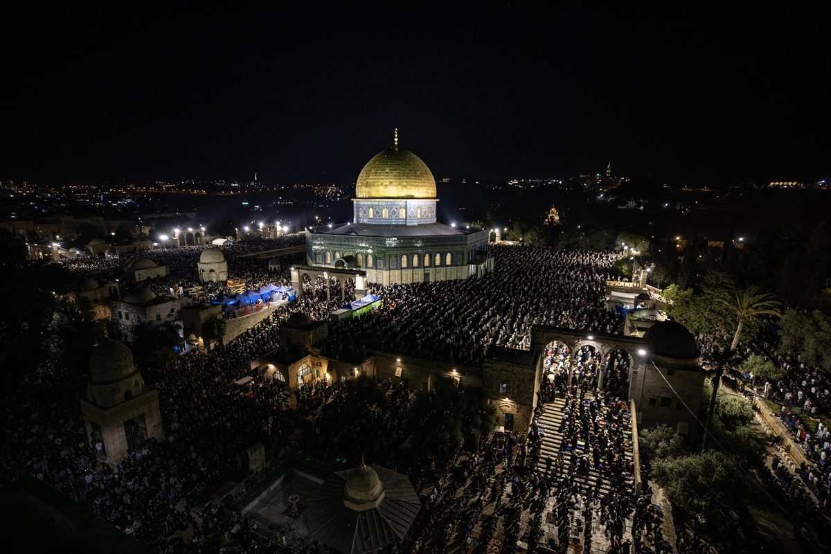 Kadir Gecesi'nde 280 Bin Müslüman Mescid-i Aksa'da İbadet Etti 
