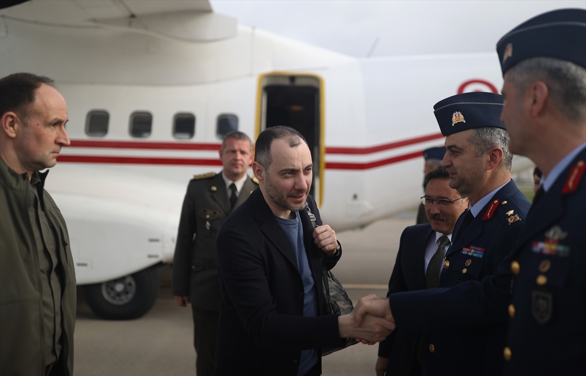 Bakan Akar’dan Ukrayna Altyapı Bakanı Kubrakov’a Togg Jesti