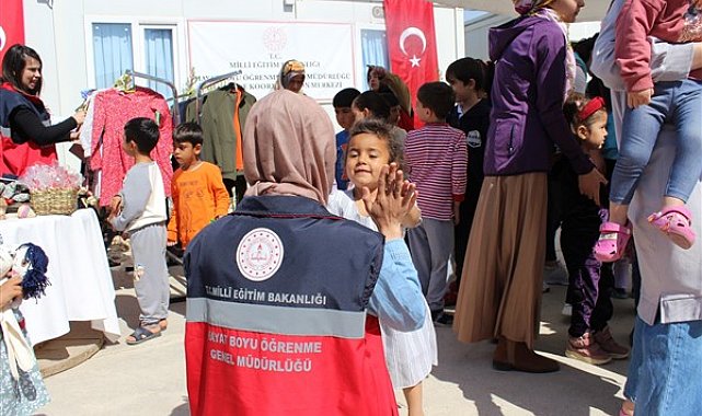 Deprem Bölgesindeki 12 Bin Çocuğa Bayram Hediyeleri Ulaştı
