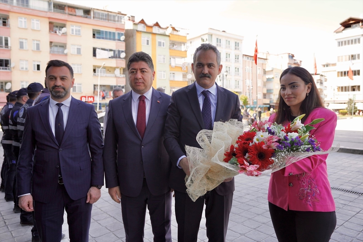 Milli Eğitim Bakanı Özer, Altınordu Belediyesini Ziyaretinde Konuştu: