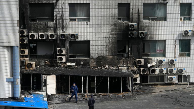 Pekin'de Hastanede Çıkan Yangında Ölü Sayısı 29'a Çıktı