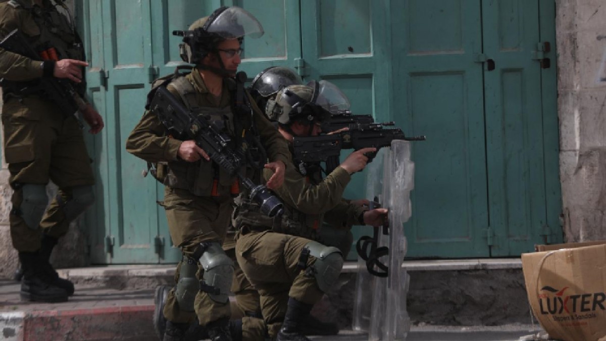 İsrail Güçleri 2 Filistinliyi Yaraladı, 22 Filistinliyi de Gözaltına Aldı