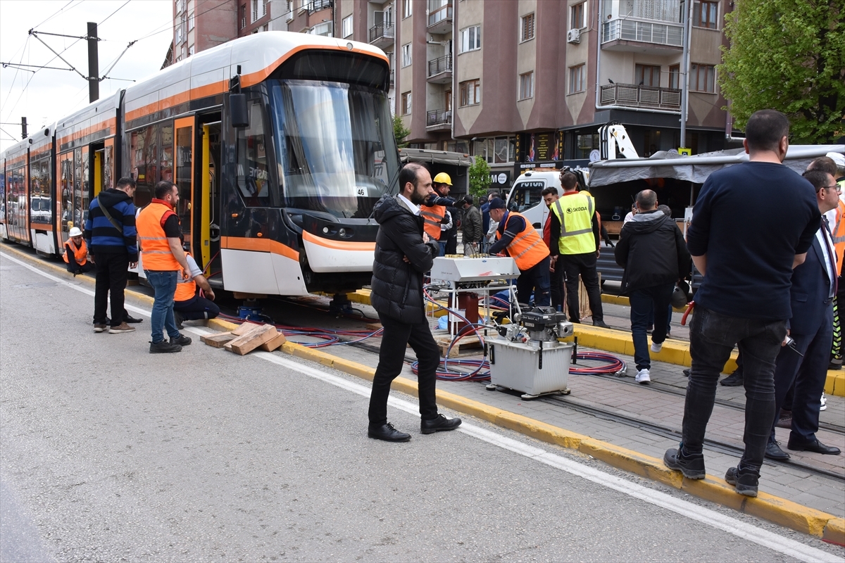 Eskişehir'de Tramvayın Çarptığı Kadın Hayatını Kaybetti 