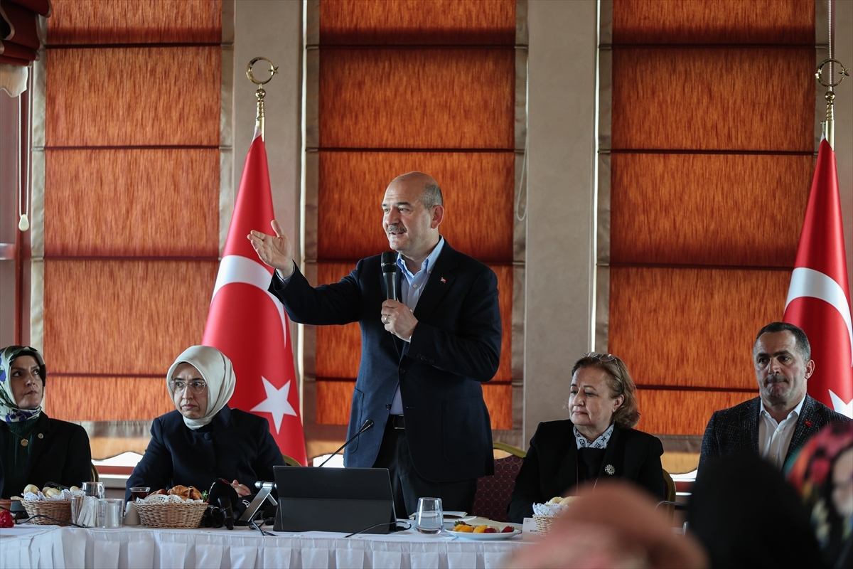 İçişleri Bakanı Soylu, İstanbul'da Kadın STK Başkanlarıyla Bir Araya Geldi: 