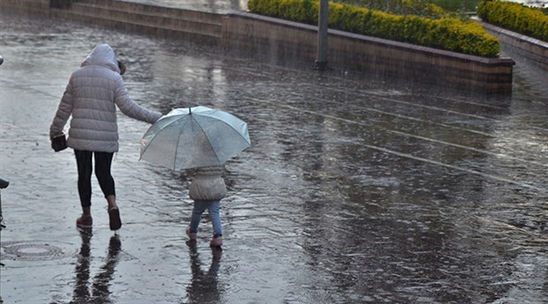 İstanbul'un Bazı İlçelerinde Gök Gürültülü Sağanak Etkili Oldu