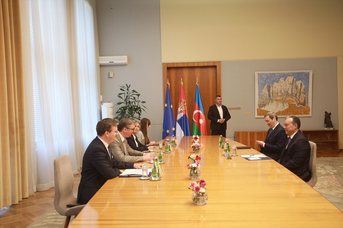 Sırp lider Vucic, Azerbaycan Çalışma ve Sosyal Güvenlik Bakanı Babayev İle Görüştü