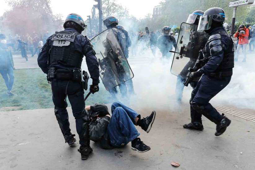 Fransa'da 1 Mayıs Gösterilerinde En Az 200 Sivil ve Gösterici İle 406 Polis Yaralandı